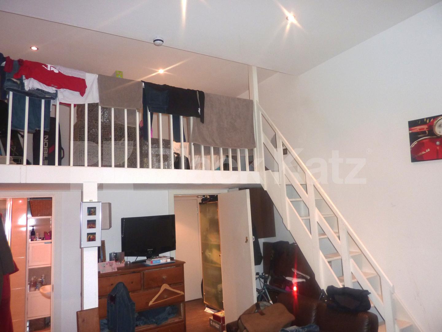 			GREAT FLAT!, 1 Bedroom, 1 bath, 1 reception Flat			 Sutherland Avenue, MAIDA VALE